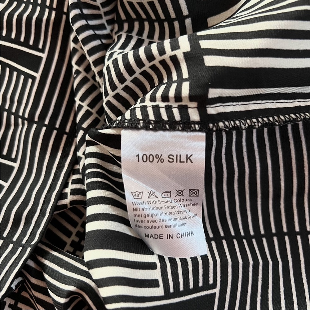 Moschino 100% Silk Dress - Picture 14 of 14